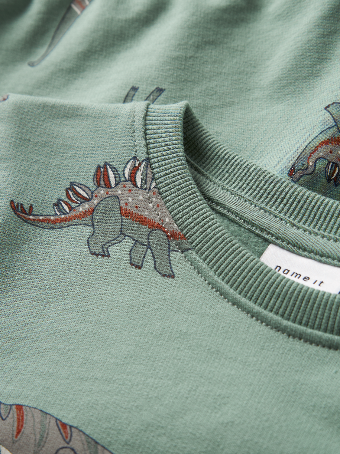 model_shot-front_full